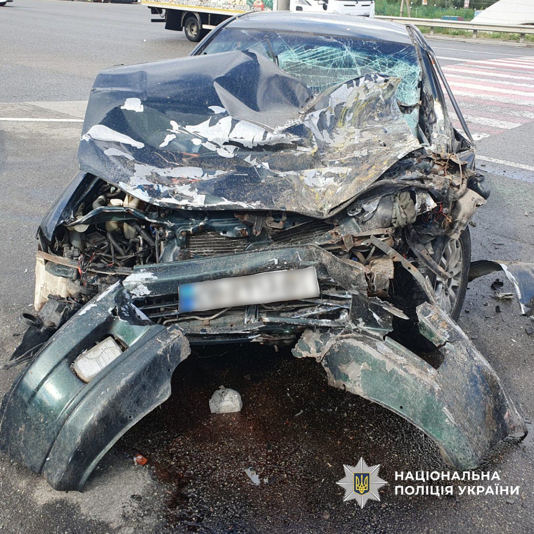 Потрійна ДТП через непоступливого водія сталася на харківському перехресті